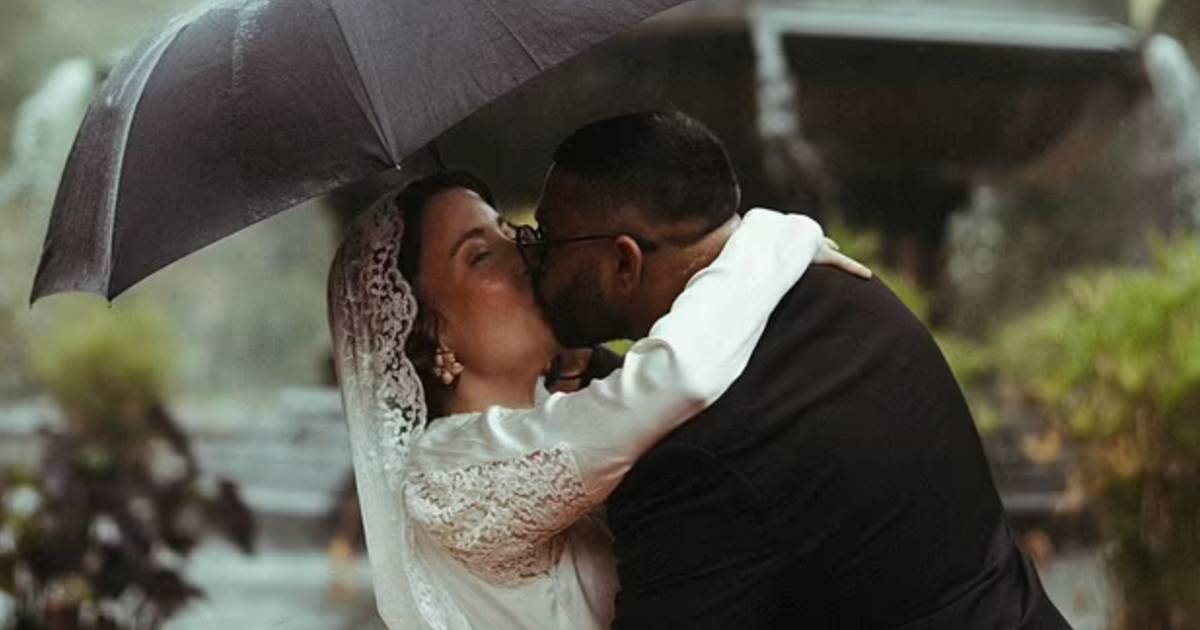 Czekali 1,5 roku na swój pierwszy pocałunek. "Było niezręcznie, ale wspaniale"