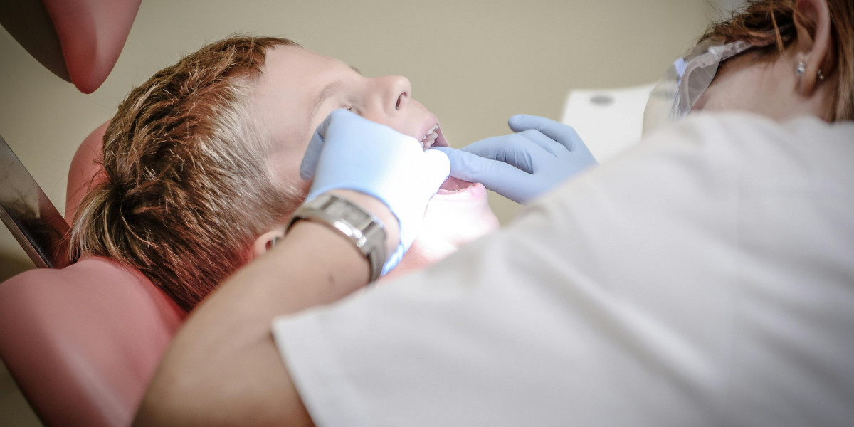 Polacy chcą coraz częściej chodzić do stomatologów