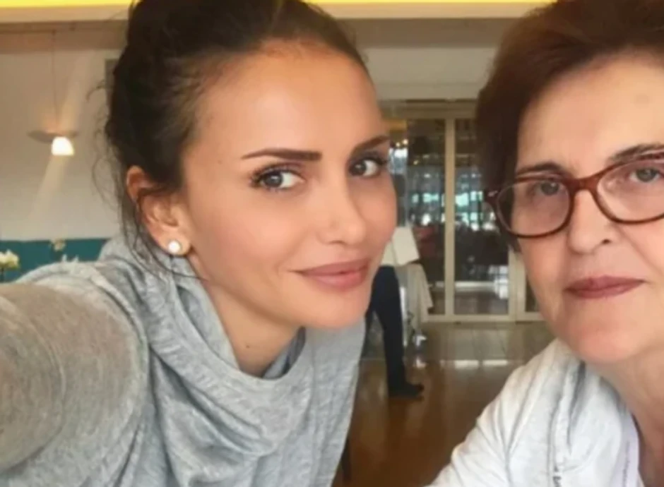 Emina Jahović sa majkom