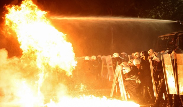 Sukobi demonstranata i policije na protestu opozicije u Tirani