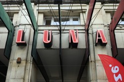Kultowe kino Luna powraca. "Wszyscy drżeliśmy o los tego miejsca"