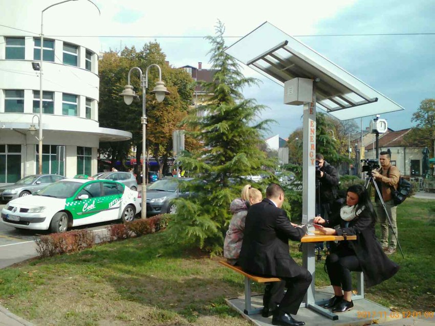 Solarno drvo na Trgu Republike u Nišu