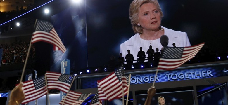 Hillary Clinton przyjęła prezydencką nominację. Skrytykowała Rosję, Chiny i Trumpa