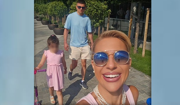 Jovana Jeremić sa ćerkom i dečkom