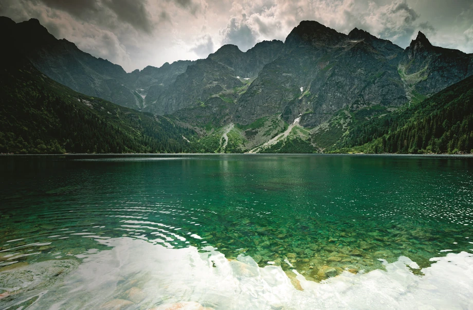 Morskie Oko w Tatrach to częsty cel wędrówek (najlepiej pieszych, żeby nie dręczyć koni)