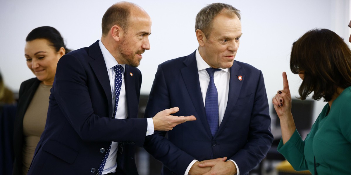 Minister aktywów Borys Budka i premier Donald Tusk