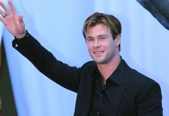 Chris Hemsworth wychudzony jak nigdy. To przez ostatnią rolę [ZDJĘCIA]