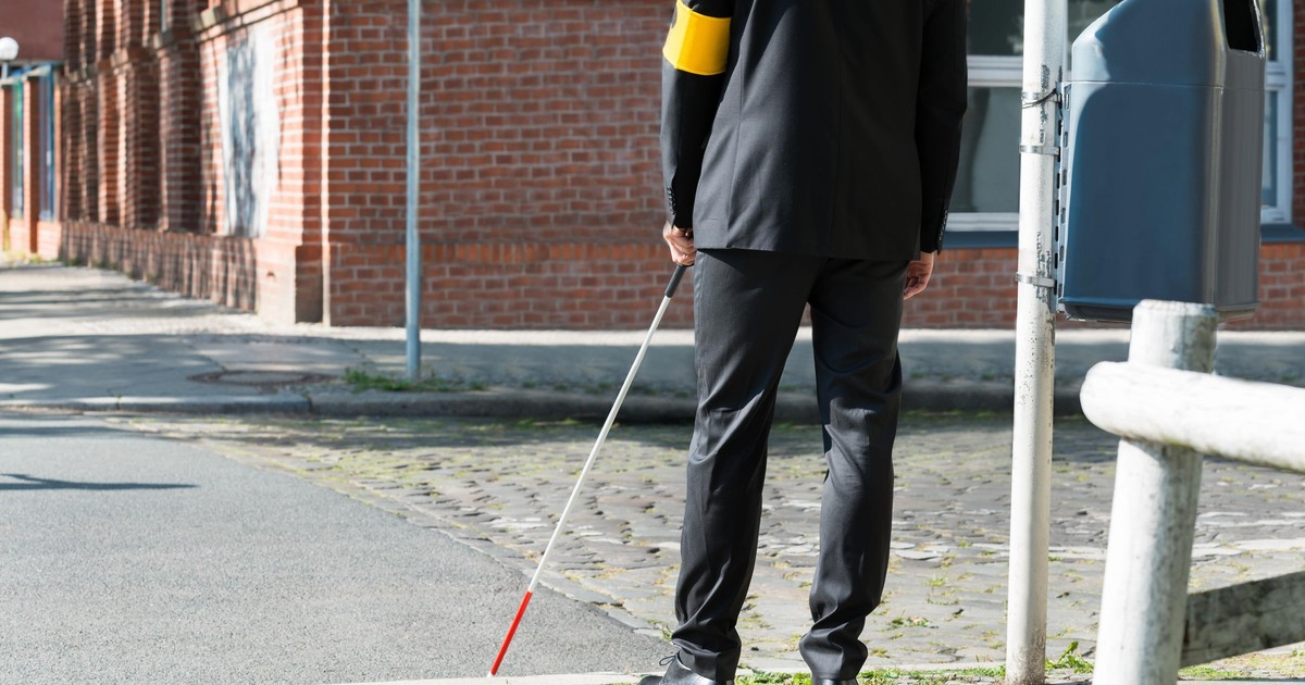 Przez 50 lat udawał niewidomego i kradł. Oszustwo kosztowało państwo milion euro