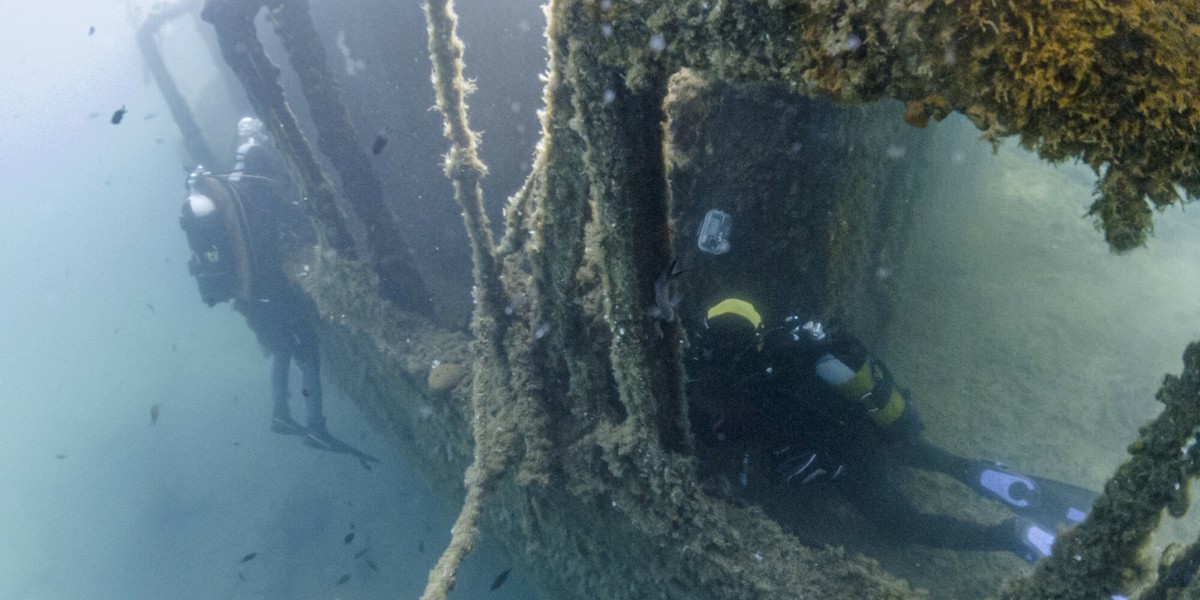 Na dnie oceanów znajduje się wiele wraków, w których mogą znajdować się drogocenne przedmioty.