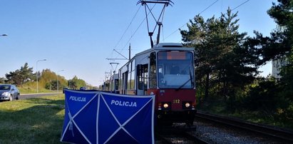 Tramwaj wlókł po torach pasażera. Motornicza odpowie za fatalny błąd