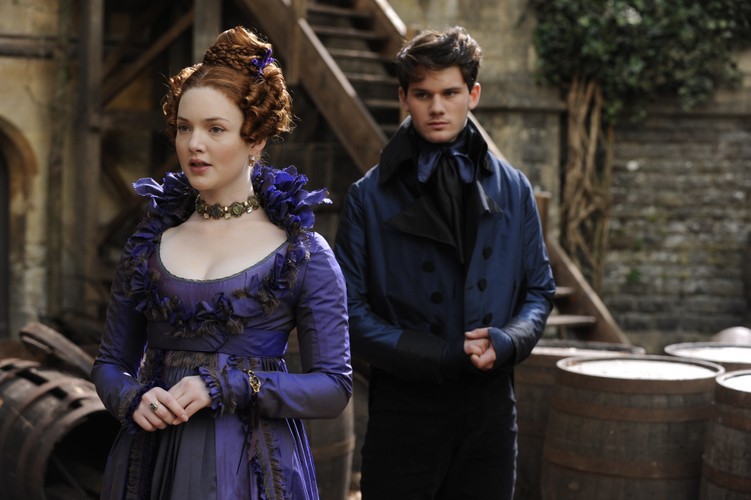 Jeremy Irvine i Holliday Grainger w filmie 'Wielkie nadzieje'