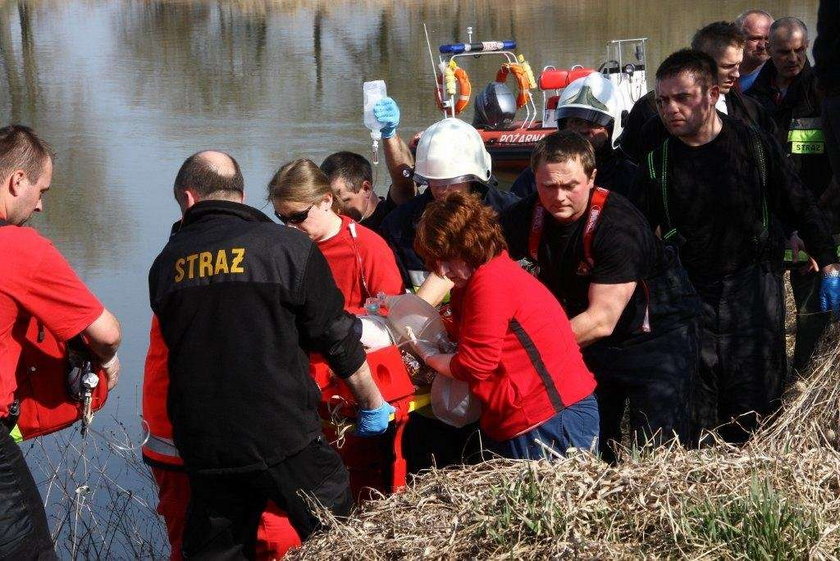 Straszne zdjęcia! 2-latka w Odrze! Mimo wysiłków ratowników zmarła