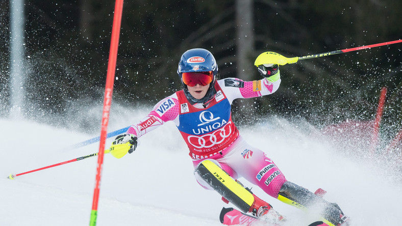 Amerykanka Mikaela Shiffrin prowadzi po pierwszym przejeździe slalomu alpejskiego Pucharu Świata w austriackim Semmering.