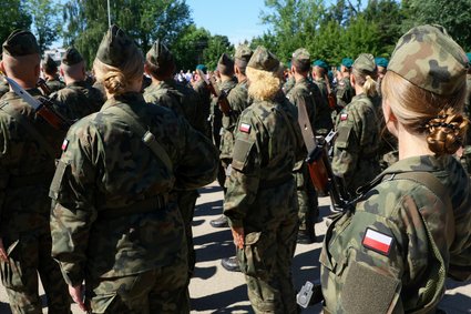 Rząd szykuje obowiązkową służbę wojskową? Eksperci zwracają uwagę na zapisy rozporządzenia