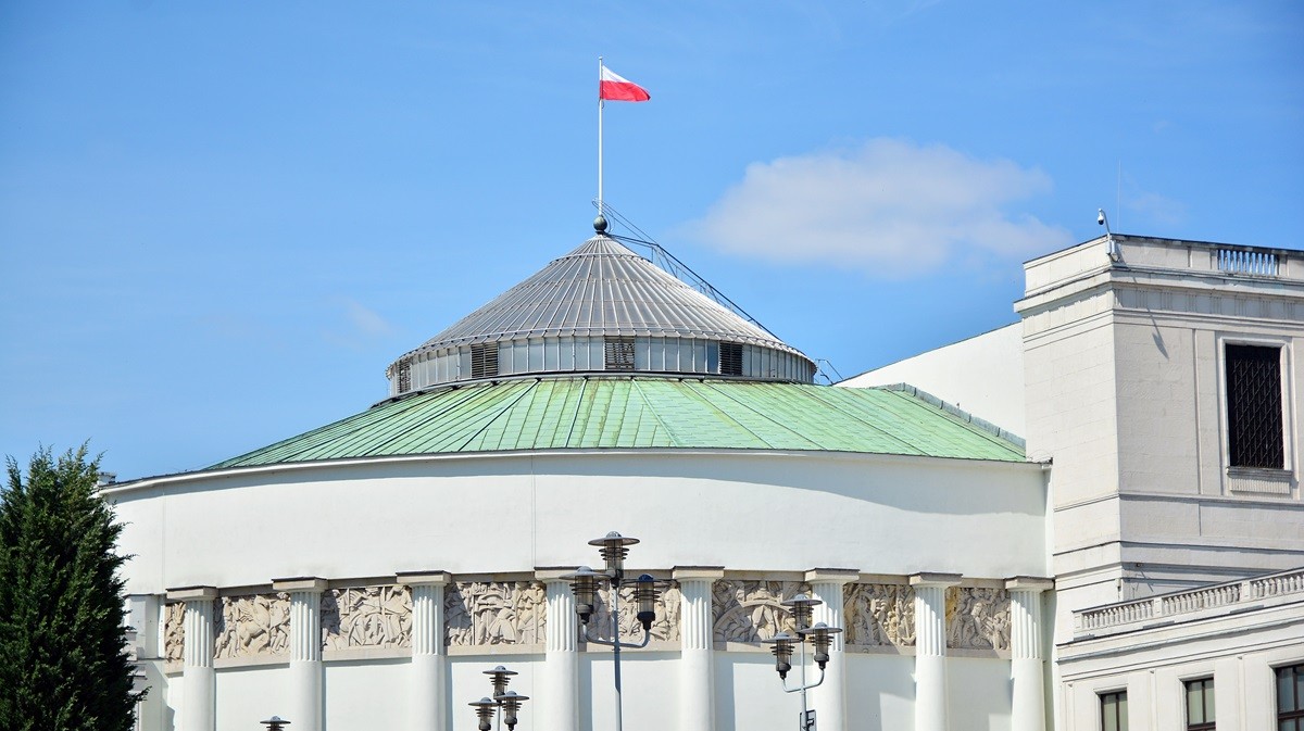 Miłosz Motyka (MKiŚ) mówi, że jeśli prezydent zawetuje projekt, chce „walczyć o sporą część zapisów, które nie budzą wątpliwości”, w tym kwestie związane z biometanem, uproszczeniem procedur i przyspieszeniem czasu związanego z realizacją inwestycji