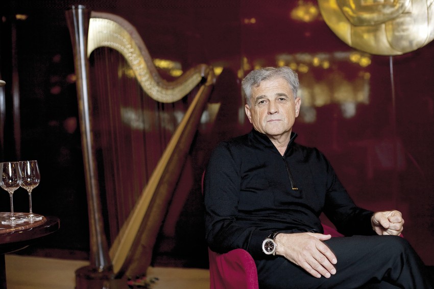 Prekomanda: Pre nego što je postao premijer, Radoman Božović je bio predsednik Izvršnog veća Vojvodine, a potom je izabran za predsednika Veća građana Skupštine SRJ. Mnogi ga pamte po tome što je oponašao Miloševića i što ga je vodom polio Vojislav Šešelj