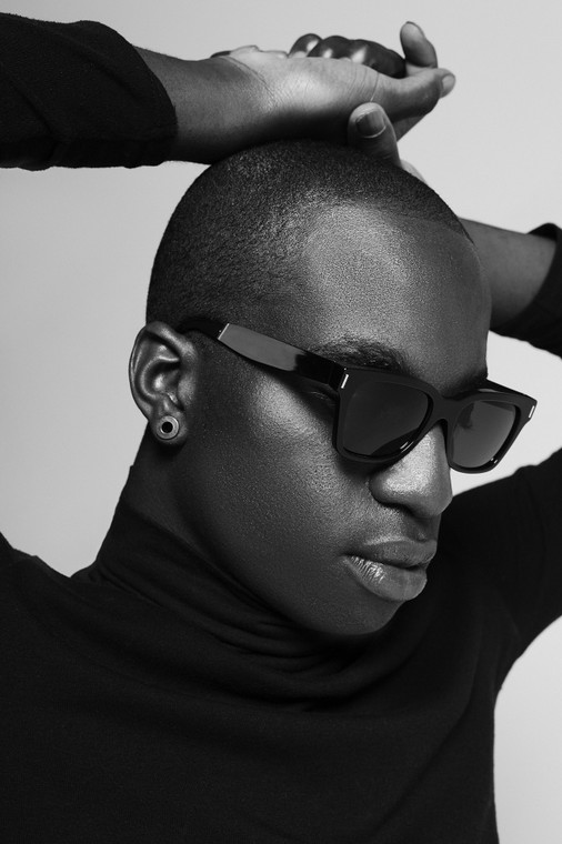 O pochodzącym z RPA Petite Noir „Rolling Stone” trafnie pisał: „ Post-punk/new wave with a hint of African”. Petite Noir