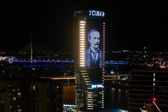 (VIDEO) Na Kuli Beograd svetlosna projekcija u čast rođenja pesnika Jovana Jovanovića Zmaja