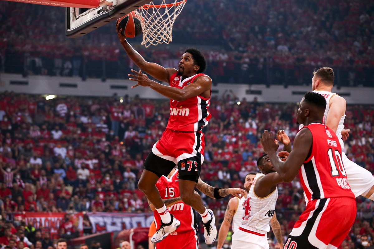 Koszykarz Olympiakosu Pireus Shaquielle McKissic (L) podczas meczu fazy play-off z AS Monaco