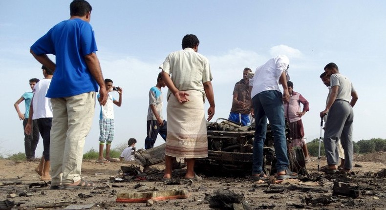 Suicide car bomb detonates outside Yemeni presidential residence of in Aden - official says