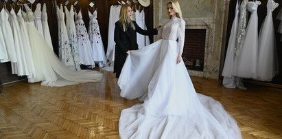 Ta suknia ślubna powstała w hołdzie papieżowi