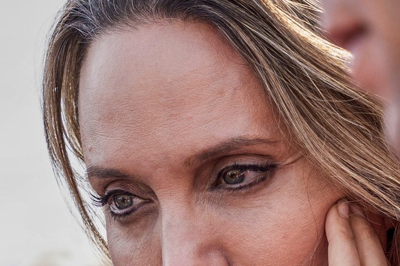 ANĐELINA DŽOLI NIKAD ISKRENIJA o povratku glumi, razvodu i strahovima: "Nikada nisam živela sa osećajem da ću imati dug život"