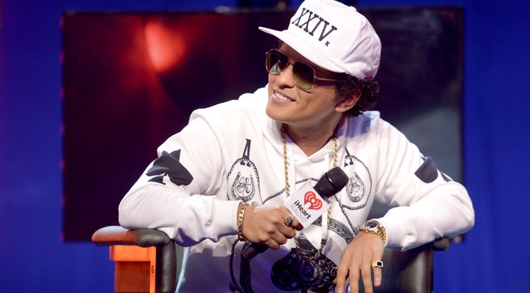 Bruno Mars csaja elég jó bőr...