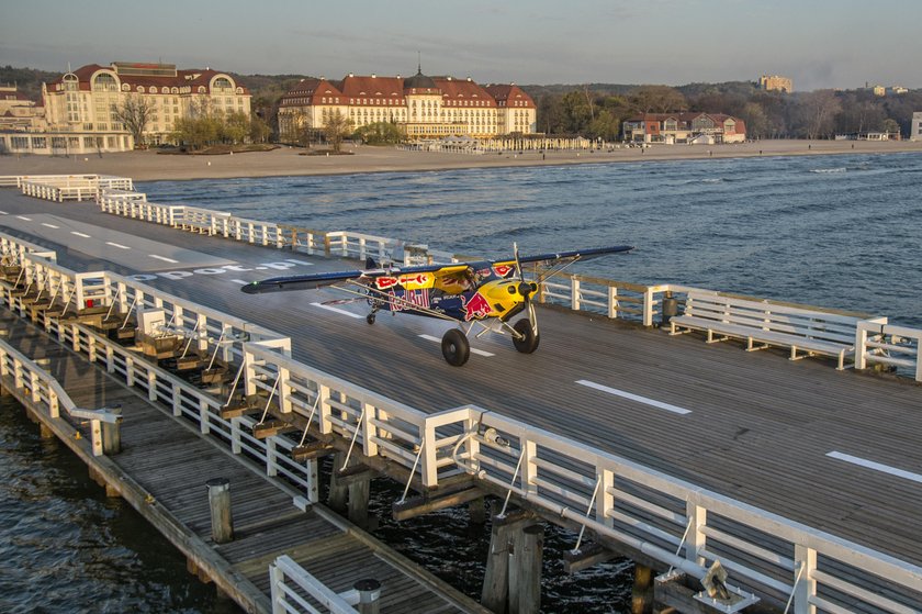 Na molo w Sopocie wylądował samolot. Za sterami Łukasz Czepiela