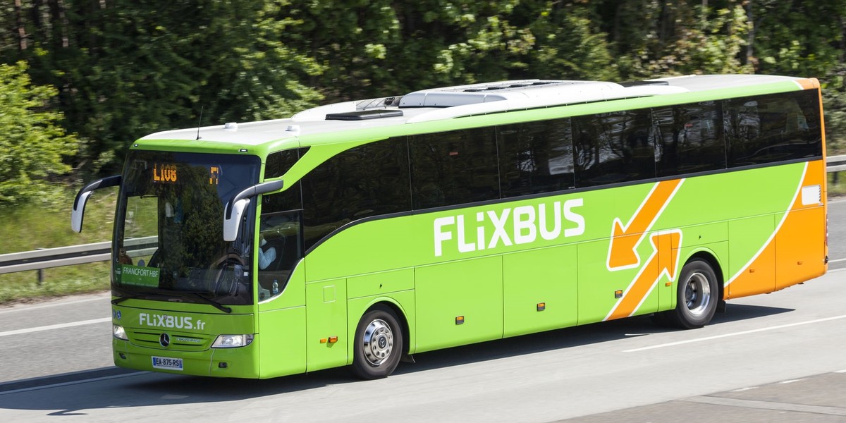 Kierowca FlixBusa tak szarżował, że został wylany.