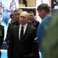 Władimir Putin w towarzystwie ministra obrony Siergieja Szojgu i szefa Sztabu Generalnego, gen. Walerija Gierasimowa