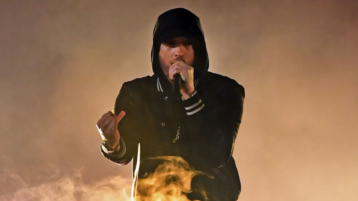 Eminem podzielił się z fanami inspirowanym klasycznymi horrorami teledyskiem do utworu "Framed" pochodzącego z płyty "Revival". W tekście słynny raper rymuje m.in. o porwaniu Ivanki Trump.