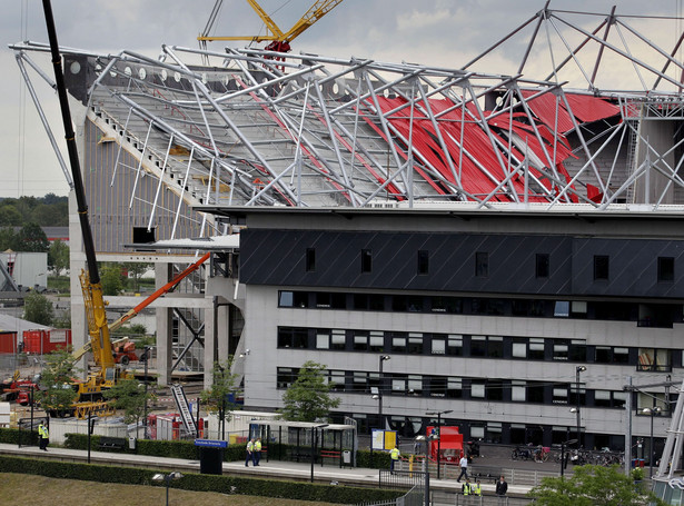 Katastrofa na stadionie. Jedna osoba zginęła pod zawalonym dachem