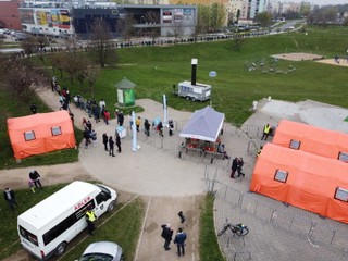 Kolejki po szczepionki bez rejestracji. Starczy dla wszystkich? Wojewoda: Będziemy stawać na głowie