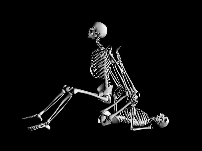 Pozycja seksualna Małpki. Kobieta przykuca nad mężczyzną w szerokim rozkroku twarzą w przeciwnym kierunku do ciała partnera. Nogi partnera powinny znajdować się na wysokości piersi kobiety. Jest to jedna z najefektowniejszych pozycji, gdzie kobieta znajduje się na górze. Uprawiając seks w ten sposób, kobieta czuje władzę nad mężczyzną.