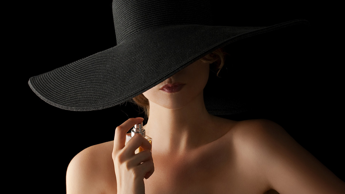 Obsesyjna miłość i do dziś niewyjaśniona historia brutalnego morderstwa Elizabeth Short stały się inspiracją dla Riccardo Tisciego, dyrektora kreatywnego Givenchy, do stworzenia zapachu Dahlia Noir. Premiera zapachu będzie miała miejsce w sierpniu.