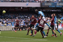 Szampany nadal się mrożą. Koronacja Napoli odroczona [WIDEO]