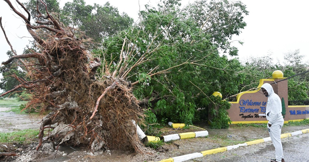 Dramatyczne relacje Polaków uwięzionych na Jamajce. "Połączenia już są zerwane"