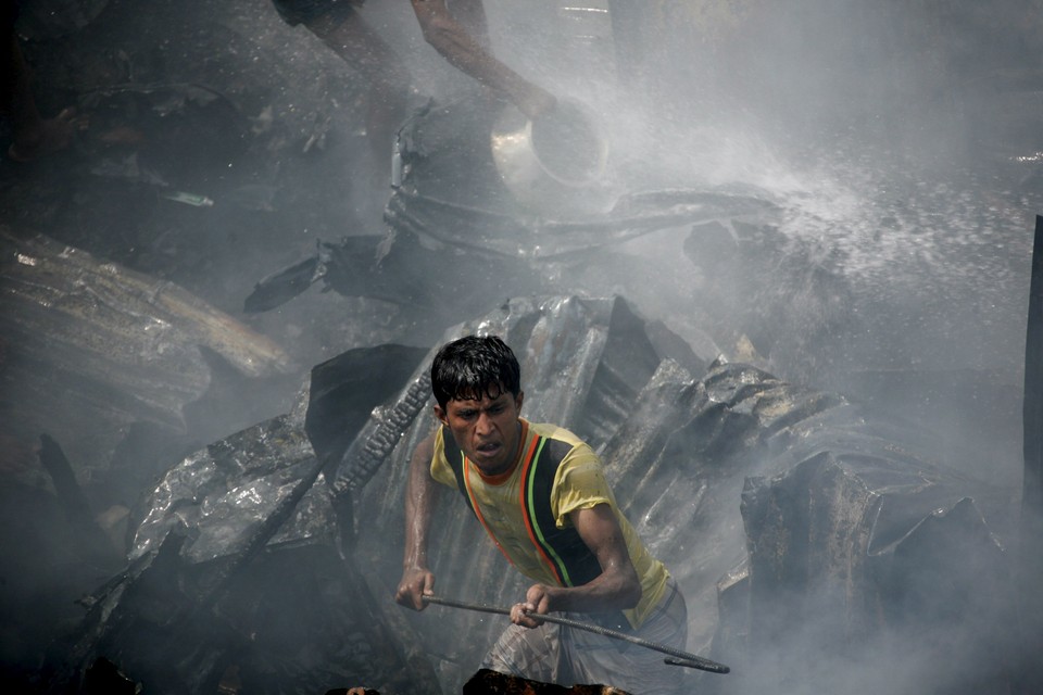 BANGLADESH FIRE SLUM AAH918