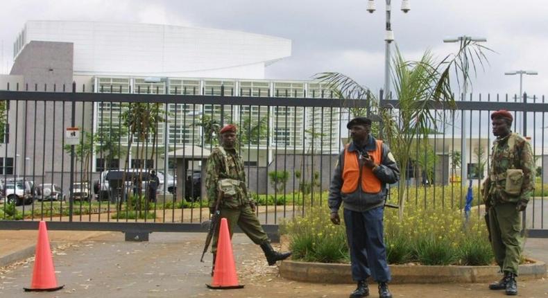 Kenyan security forces guard the US embassy in Nairobi. New Kenyan notes not accepted at US Embassy, alert for Visa applicants