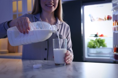 Tényleg segít a meleg tej elaludni?