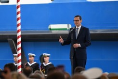 Morawiecki ostro o Tusku: Przefarbowanie, specjalna operacja... 'Skandaliczne słowa'