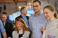 Premier Mateusz Morawiecki na pikniku rodzinnym w Puławach, chwalił program 500+