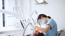 Odbudowa zęba - kompozyt, leczenie kanałowe, włókno szklane. Ile kosztuje odbudowa zęba?