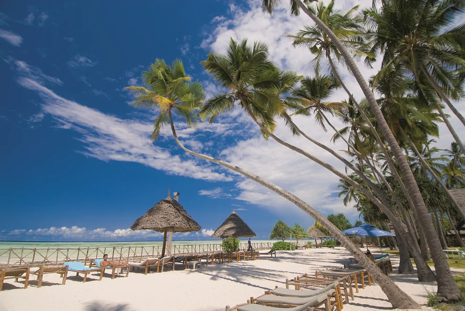 Hotele należące do Pili Pili Clubu Wojciecha Żabińskiego rozciągają się na długość 50 km linii brzegowej wschodniego wybrzeża Zanzibaru