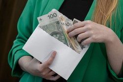 Czy Polacy są zadowoleni ze swoich zarobków? Te grupy najlepiej oceniają swoje wynagrodzenie