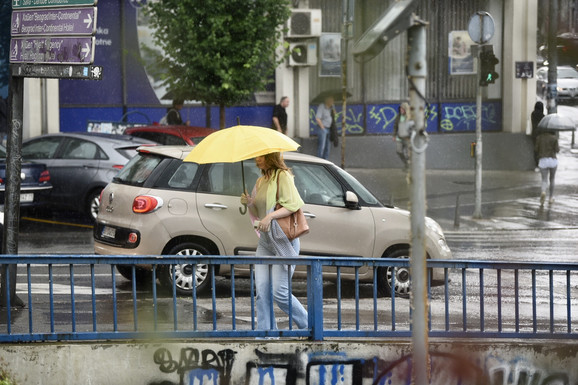 STIŽU NAM PLJUSKOVI SA GRMLJAVINOM, TEMPERATURA PADA ISPOD 20 STEPENI! Naš meteorolog otkriva hoće li nam vreme POKVARITI PRAZNIKE