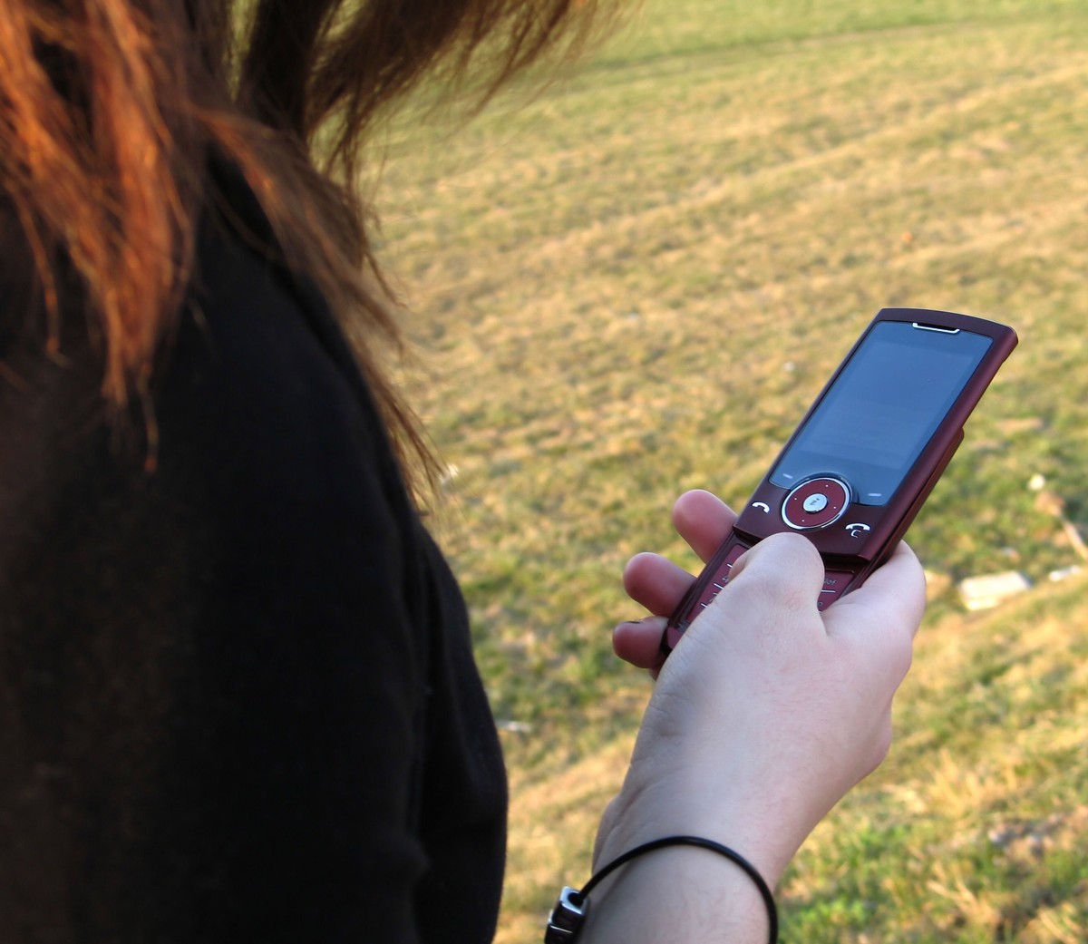 Dostawca publicznie dostępnych usług telekomunikacyjnych będzie bezpłatnie dostarczał abonentowi, który udostępnił swoje dane, cennik wraz z umową o świadczenie usług