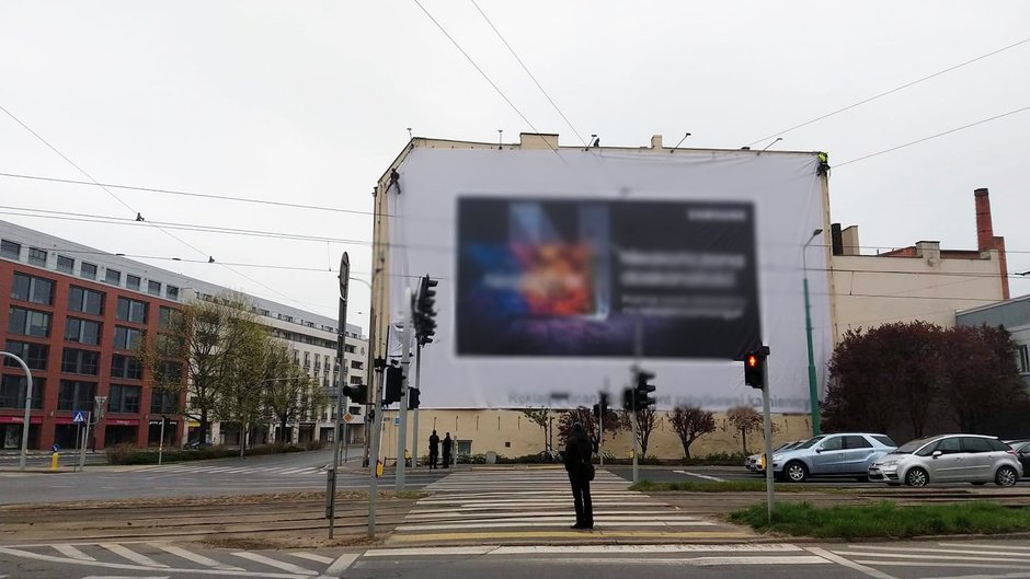 Poznań walczy z reklamami. Kolejne nielegalne nośniki znikają z miasta!