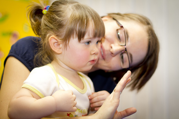 Nowy zawód do Polski przywędrował ze Stanów Zjednoczonych, gdzie parent coaching od lat cieszy się ogromną popularnością. Powstał tam nawet specjalny Parent Coaching Institute, który uczy profesji pedagogów, a nawet nauczycieli.