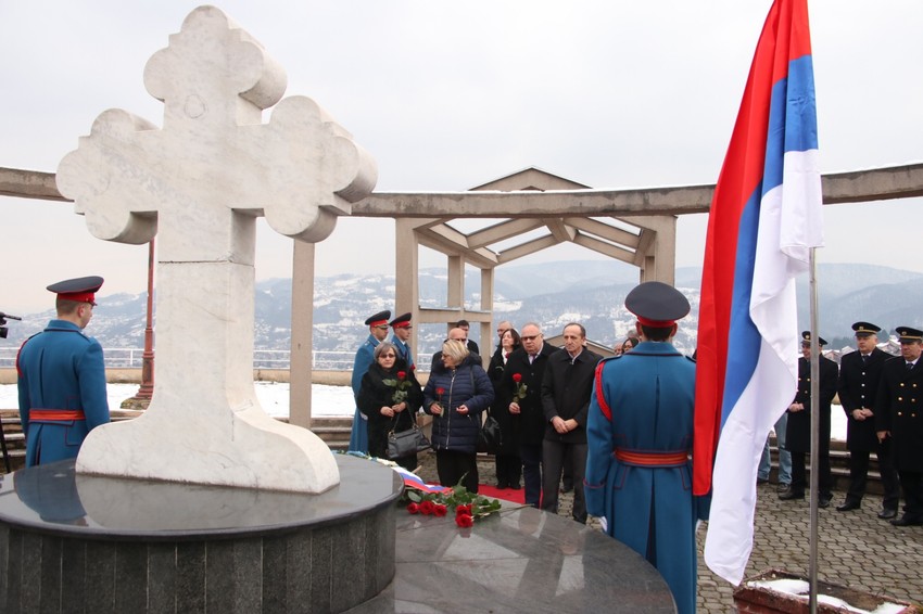 Polaganje venaca na spomenik 12 beba u Banjaluci 